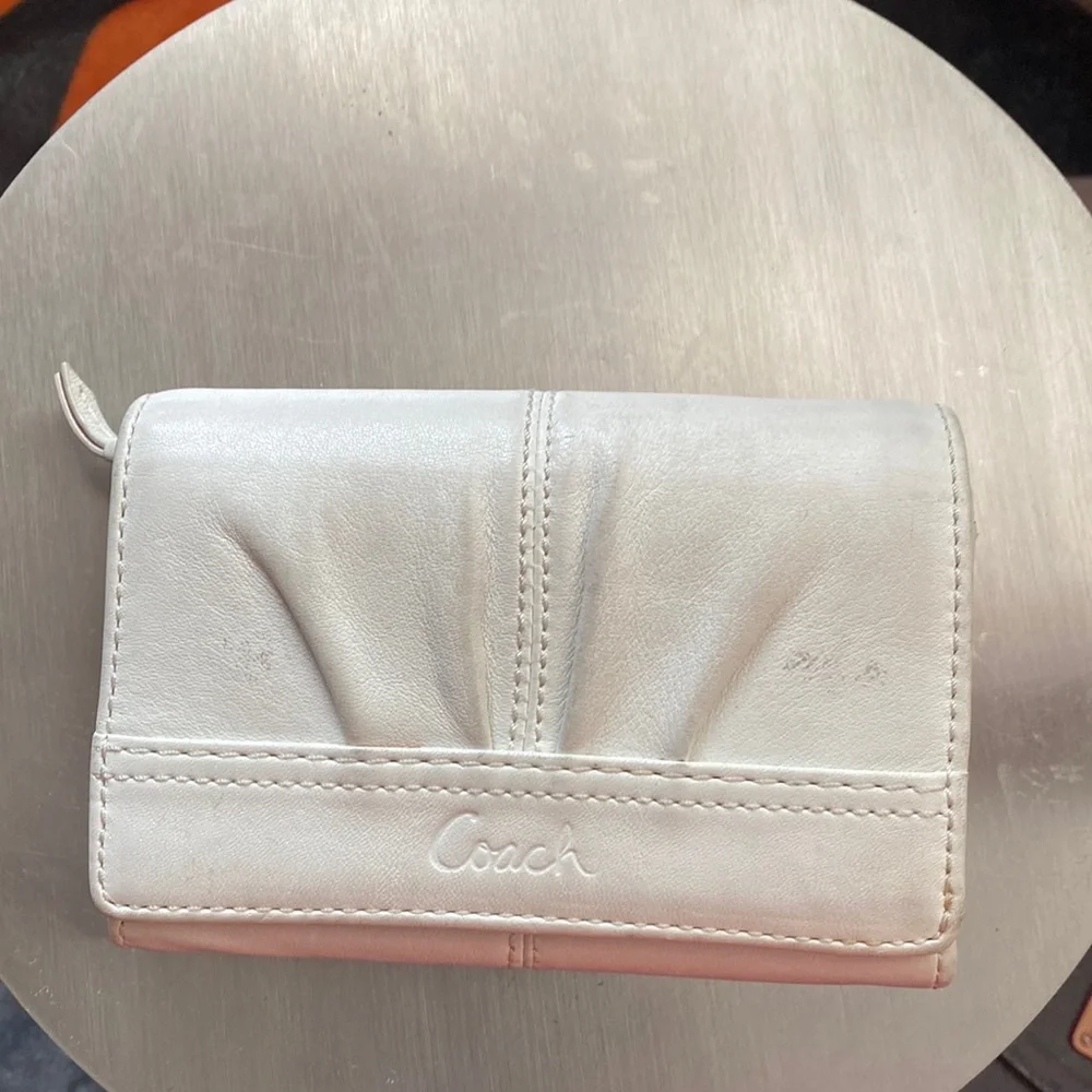 PRE-OWNED COACH WHITE WOMEN’S WALLET